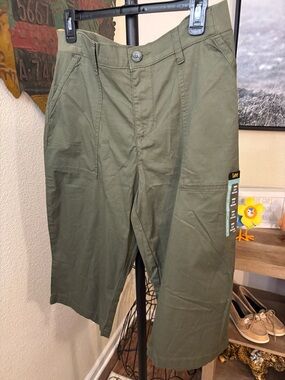 Lee Olive Green Capri Pants